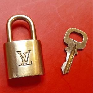 ❤ Louis Vuitton Gold-tone Brass Padlock and Key Set #316